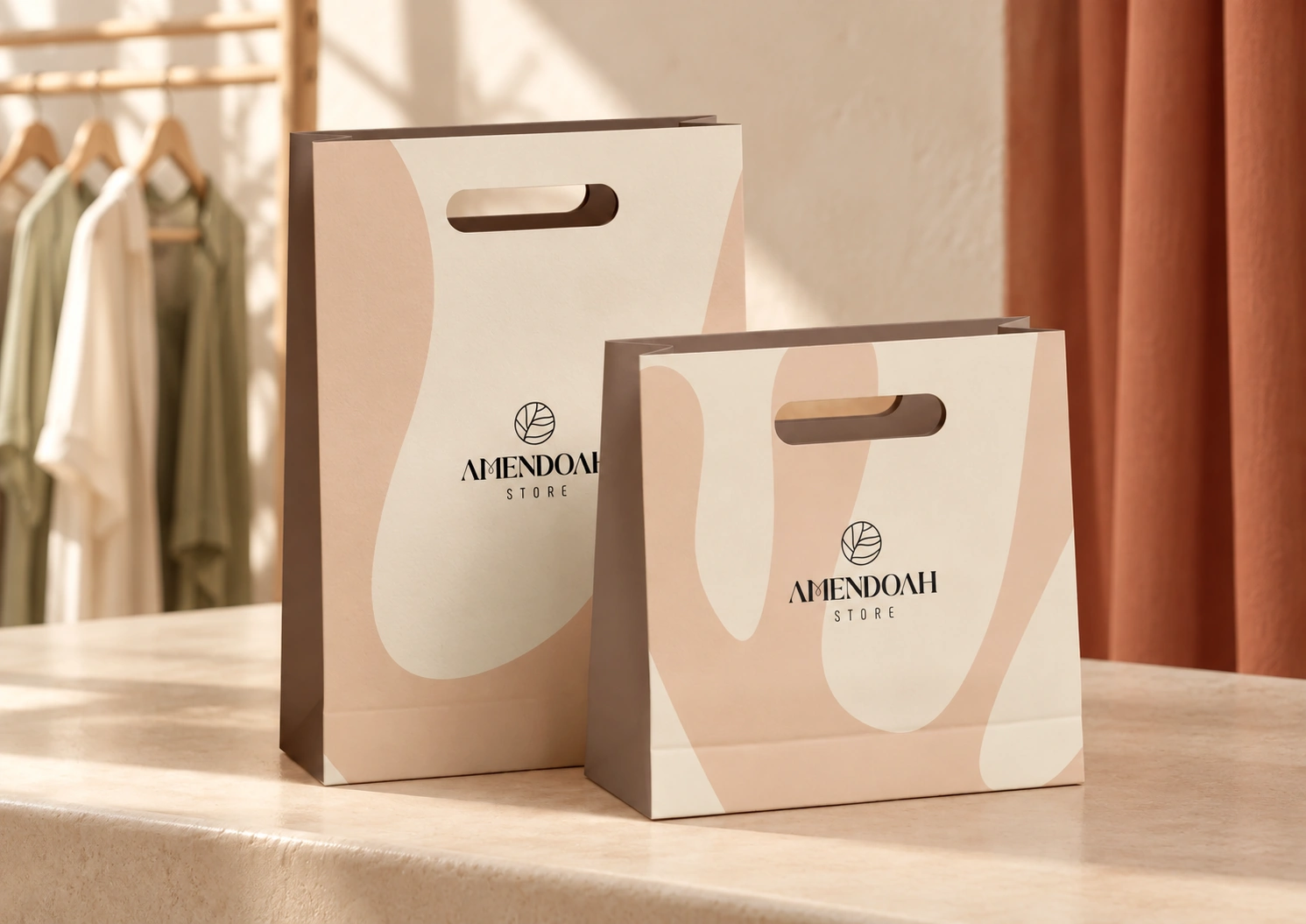 Sacolas com a identidade visual Amendoah.