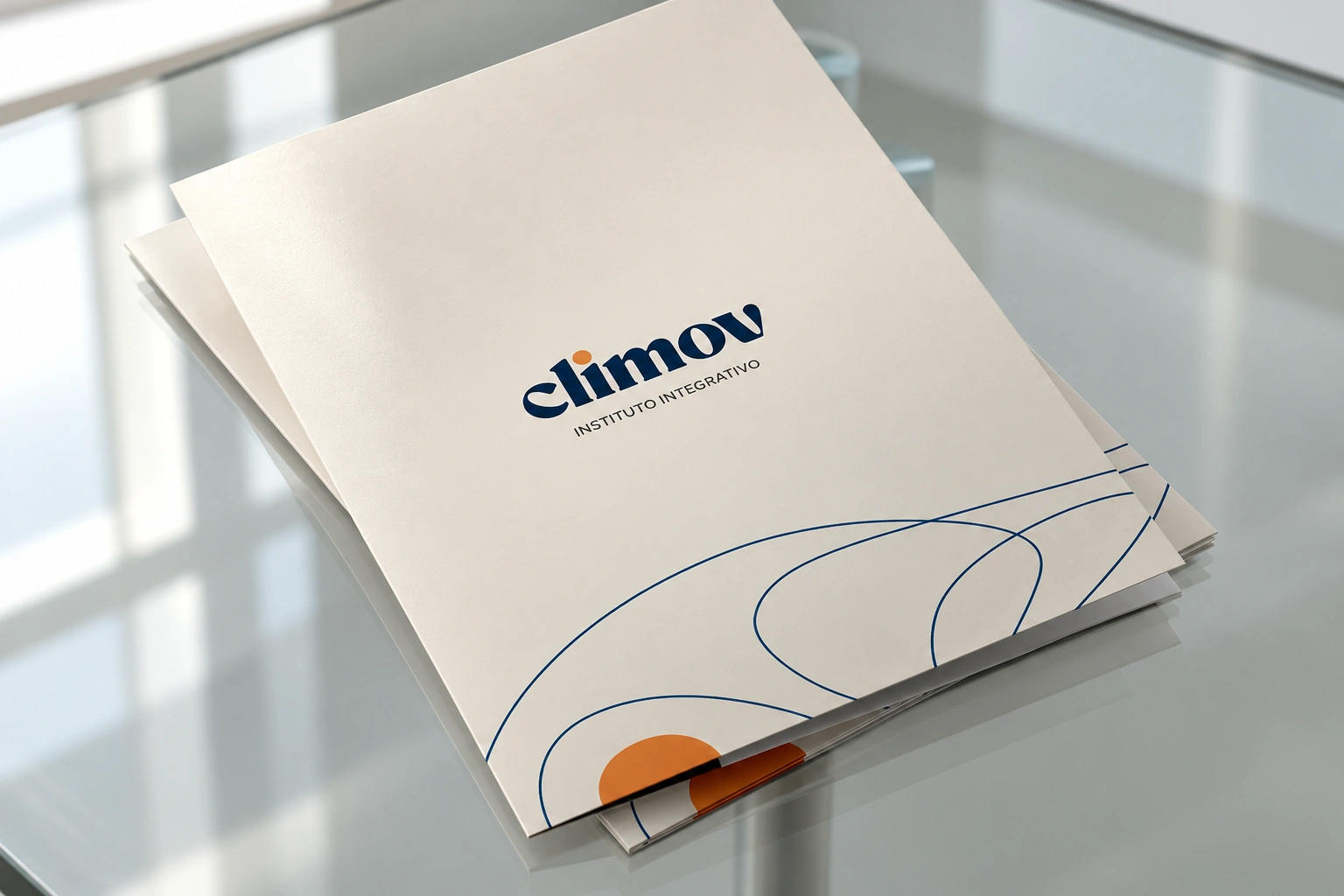 Capa original do projeto Climov: papelaria com logotipo e grafismos da marca.