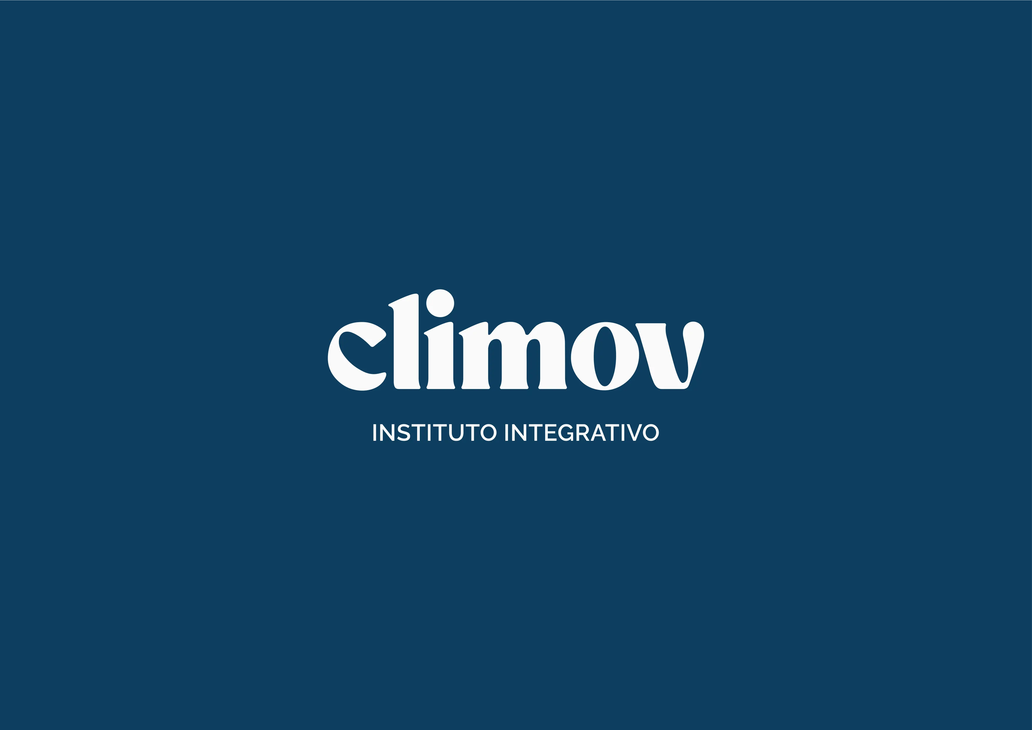 Logotipo branco da Climov sobre fundo azul.